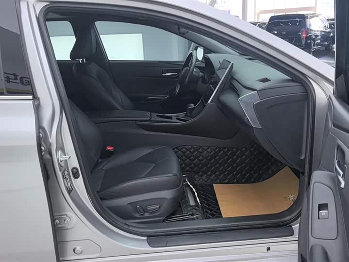 Фото 8 - Toyota Avalon