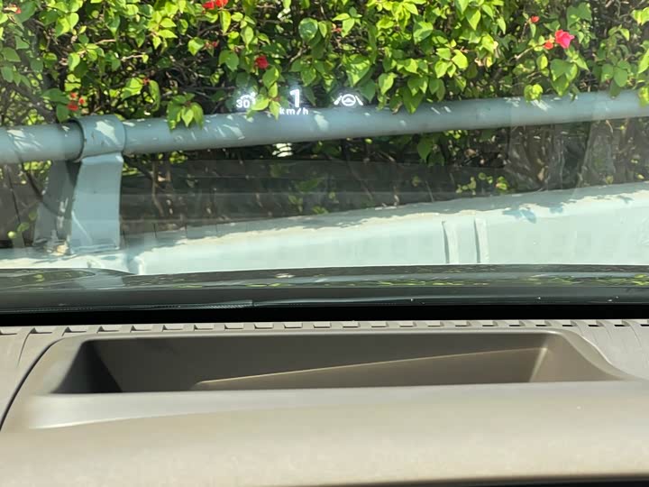 Фото 9 - Denza D9