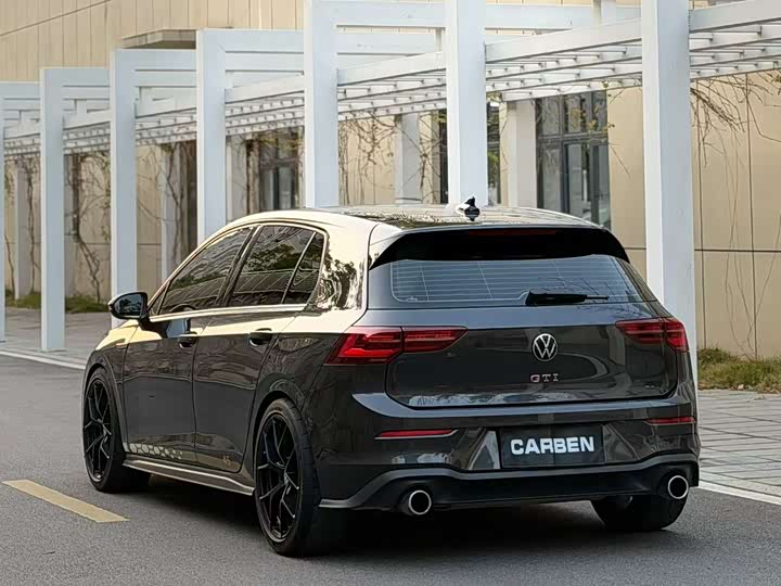 Фото 9 - Volkswagen Golf GTI