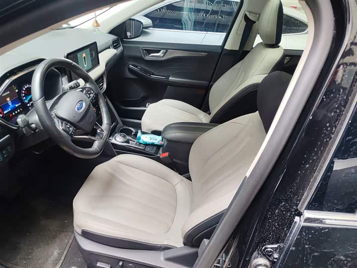 Фото 8 - Ford Escape