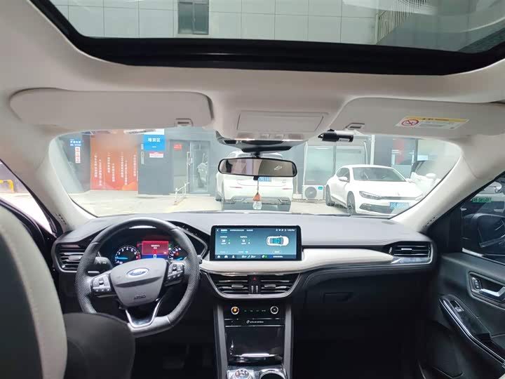 Фото 9 - Ford Escape