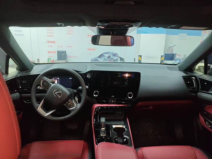 Фото 4 - Lexus NX