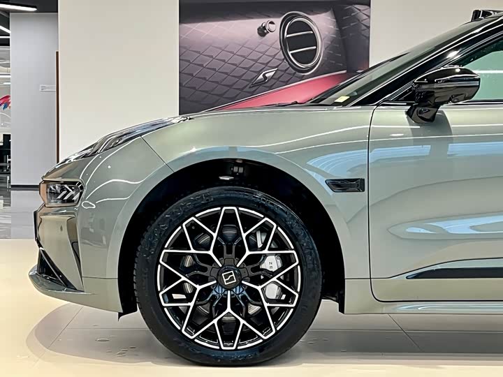 Фото 3 - Zeekr 001