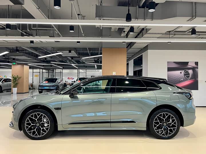 Фото 4 - Zeekr 001