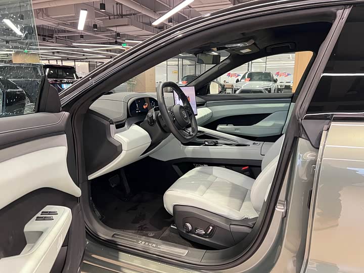 Фото 8 - Zeekr 001