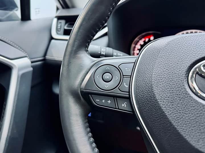 Фото 4 - Toyota RAV4