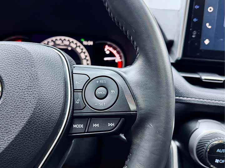 Фото 5 - Toyota RAV4