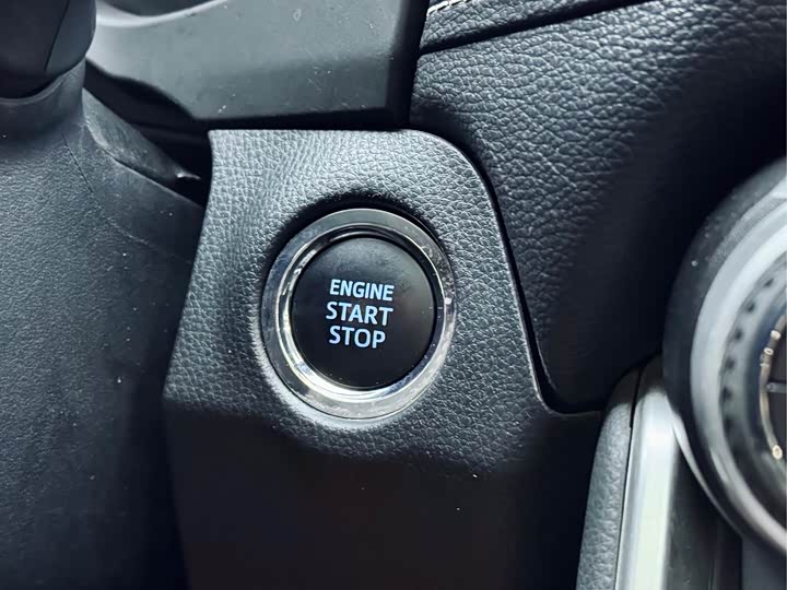 Фото 6 - Toyota RAV4