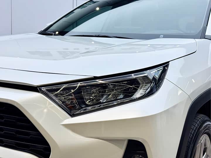 Фото 9 - Toyota RAV4