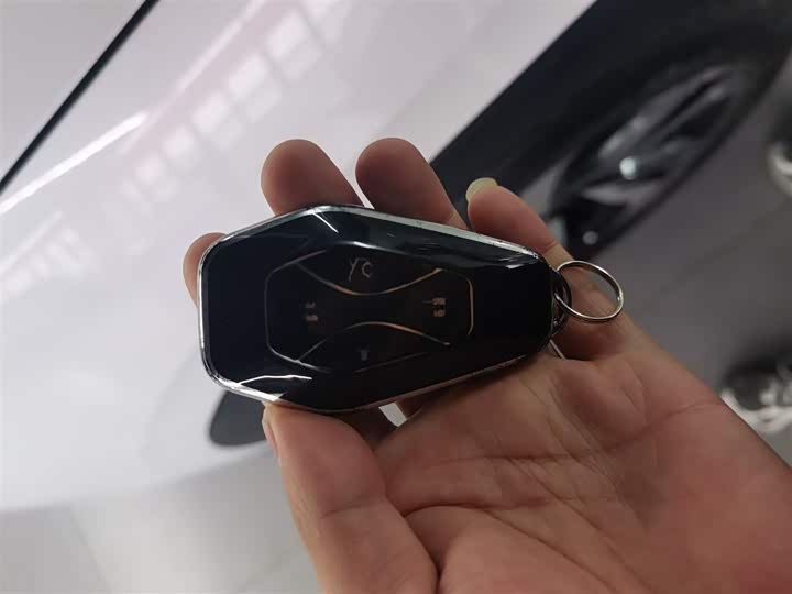 Фото 9 - BAIC Arcfox Alpha T5