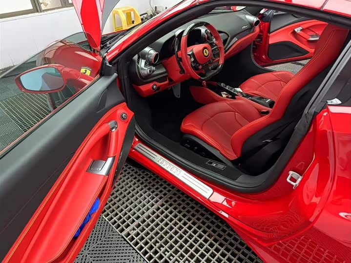 Фото 5 - Ferrari F8