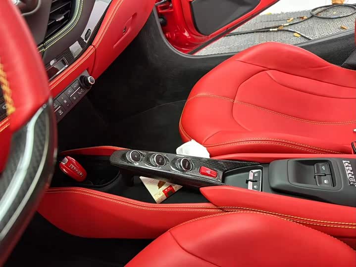 Фото 7 - Ferrari F8