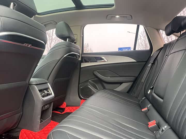 Фото 6 - Hongqi H5