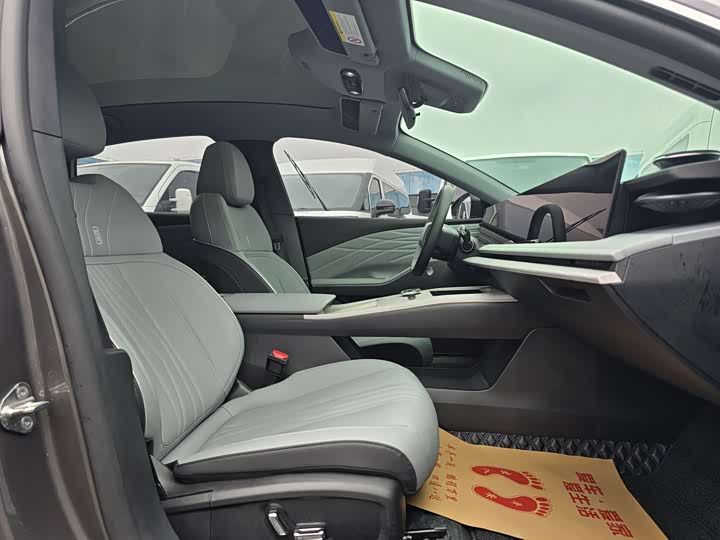 Фото 7 - Geely Galaxy E8