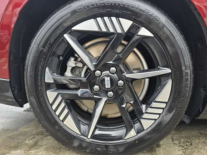 Фото 8 - Geely Galaxy E8