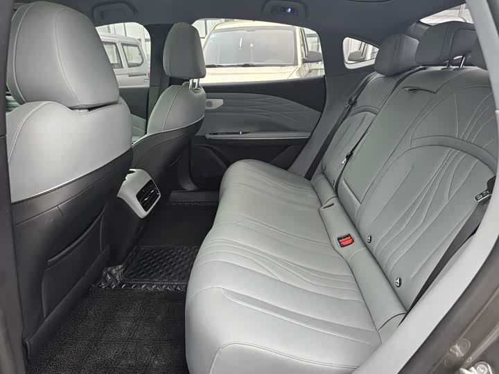 Фото 9 - Geely Galaxy E8