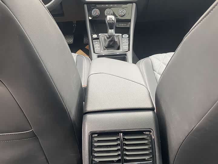 Фото 7 - Volkswagen Sagitar L