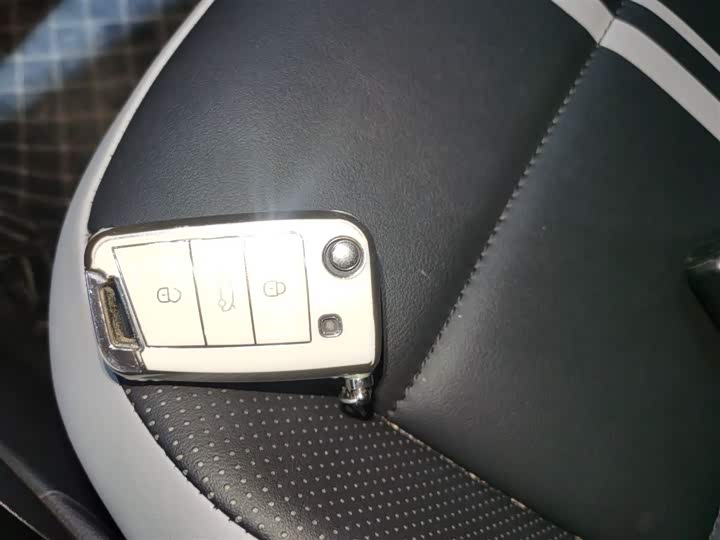 Фото 9 - Volkswagen T-Roc