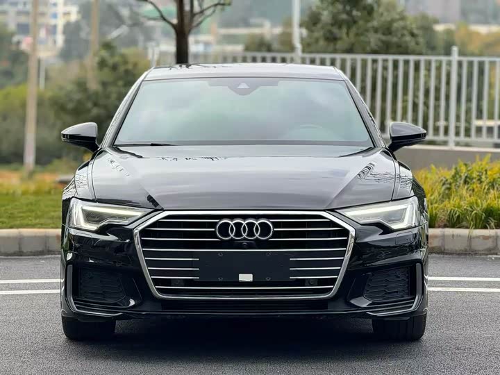 Фото 2 - Audi A6L