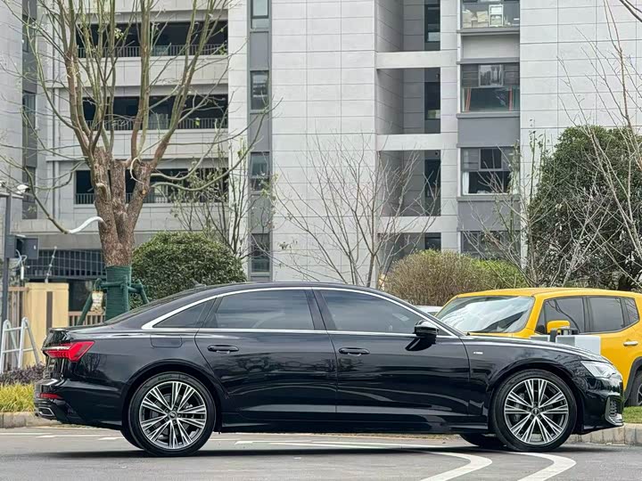 Фото 4 - Audi A6L