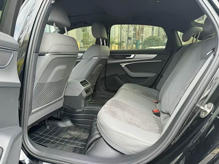 Фото 6 - Audi A6L