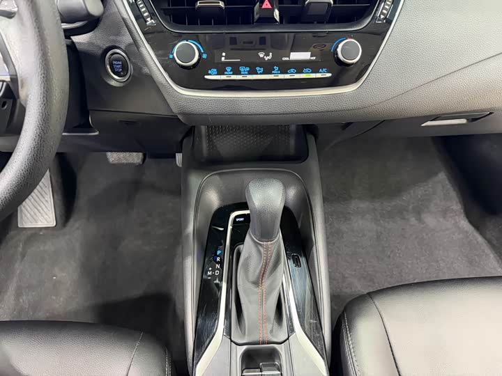 Фото 9 - Toyota Corolla