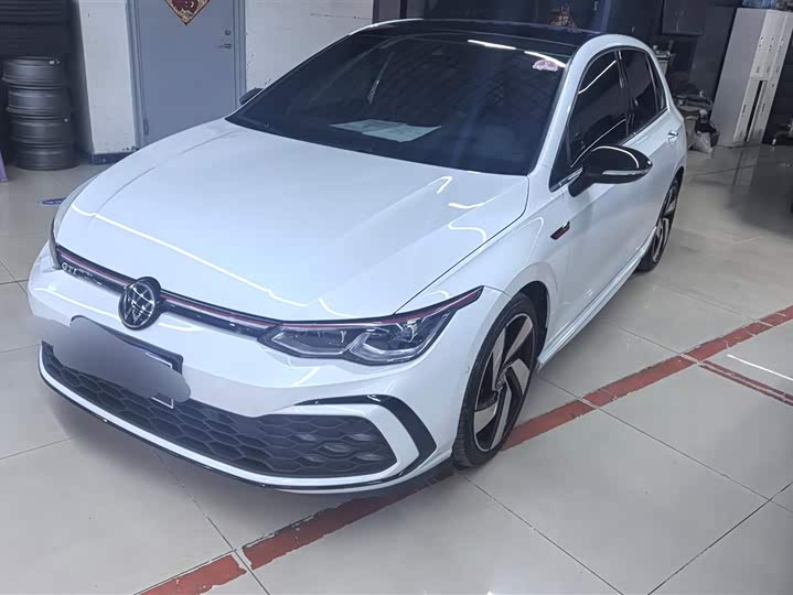 Фото 1 - Volkswagen Golf GTI