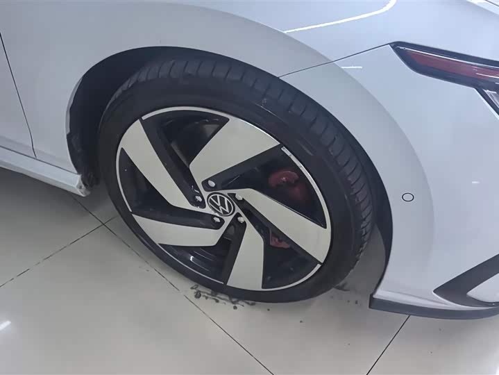 Фото 6 - Volkswagen Golf GTI