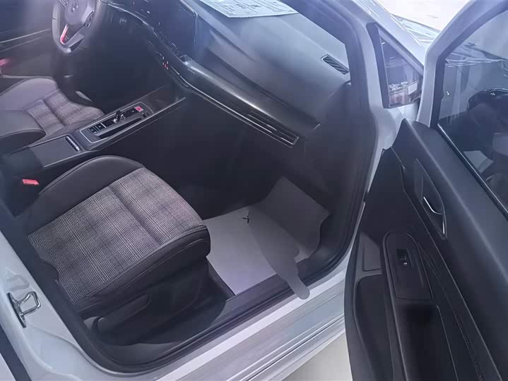 Фото 8 - Volkswagen Golf GTI