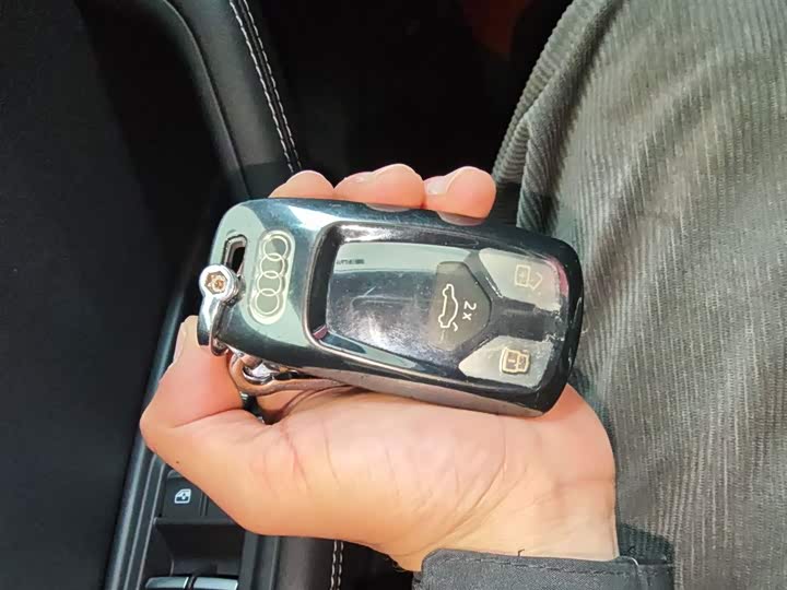 Фото 9 - Audi A4L