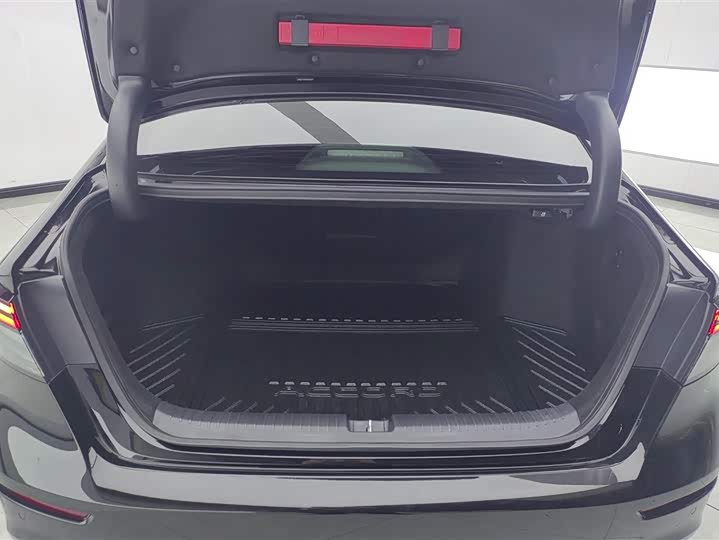 Фото 4 - Honda Accord