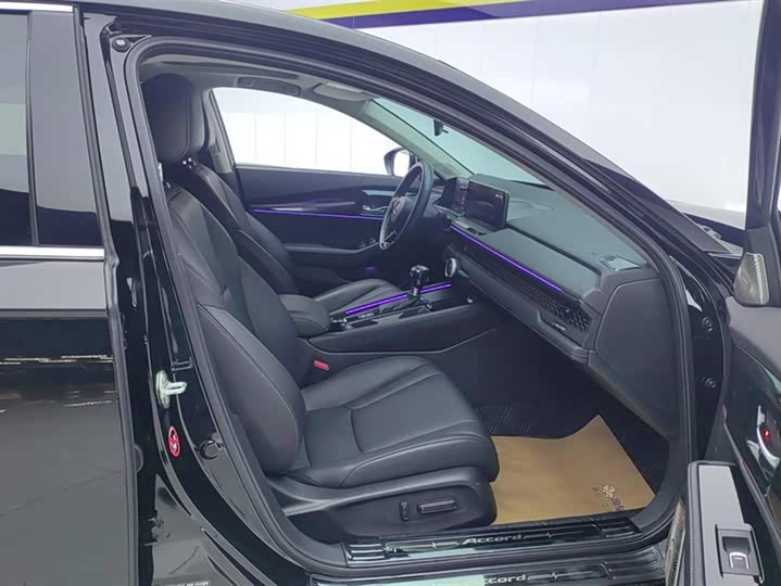 Фото 8 - Honda Accord