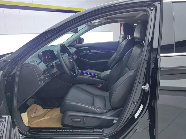 Фото 9 - Honda Accord