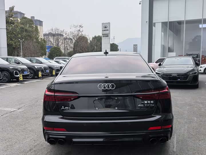 Фото 7 - Audi A6L