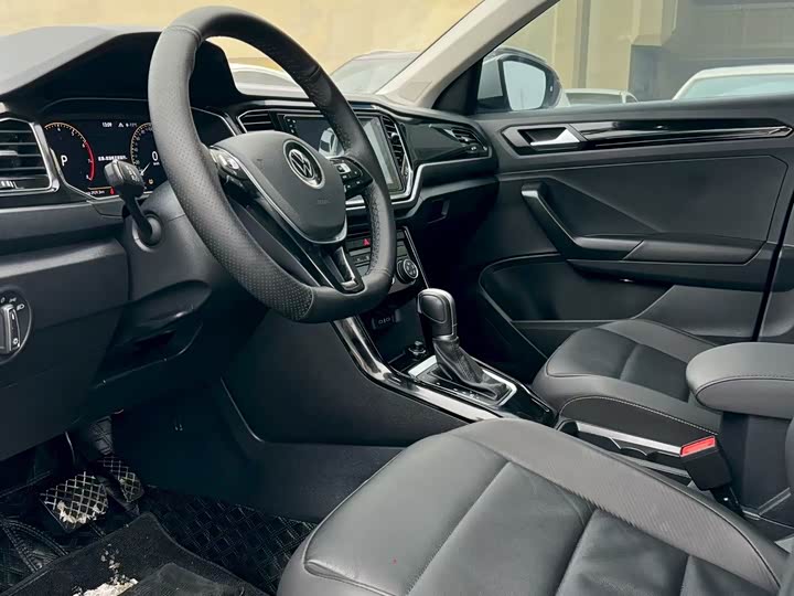 Фото 4 - Volkswagen T-Roc