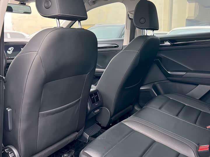 Фото 5 - Volkswagen T-Roc