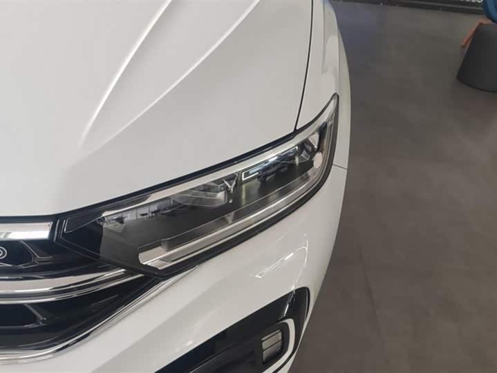 Фото 5 - Volkswagen T-Roc