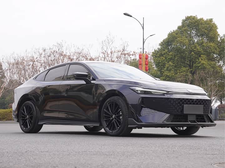 Фото 2 - Changan UNI-V