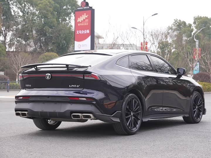 Фото 6 - Changan UNI-V