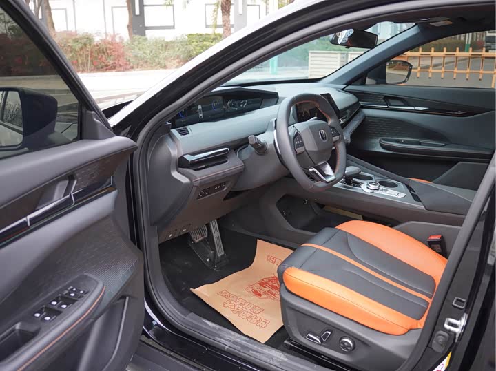 Фото 8 - Changan UNI-V