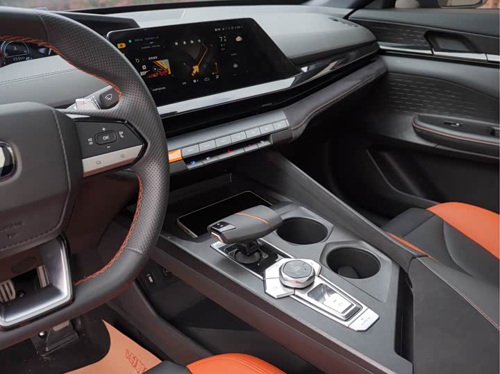 Фото 9 - Changan UNI-V