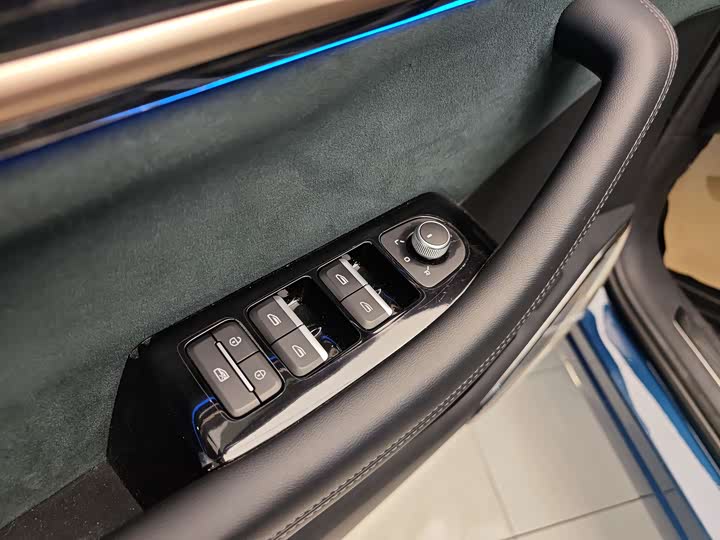 Фото 9 - Geely Monjaro