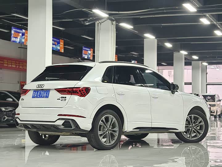Фото 4 - Audi Q3
