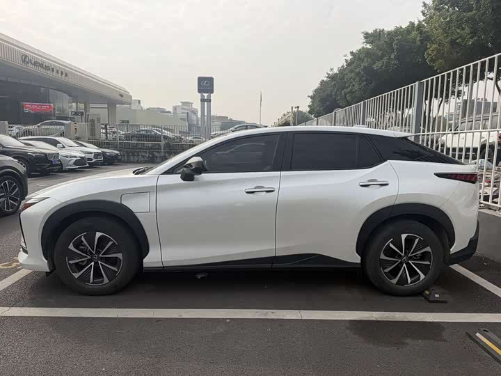 Фото 7 - Lexus RZ