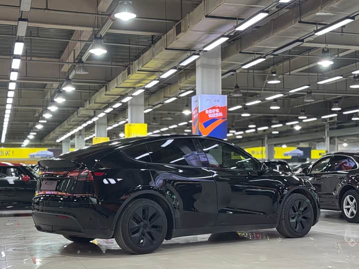 Фото 6 - Tesla Model Y