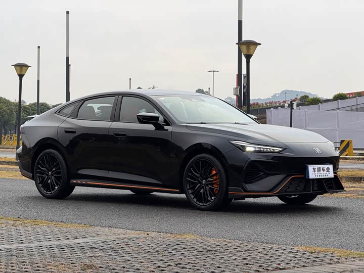 Фото 3 - Changan UNI-V