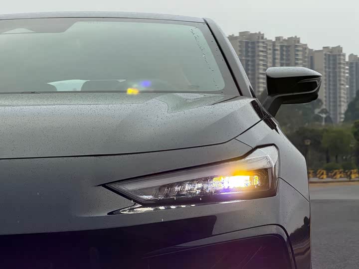 Фото 4 - Changan UNI-V