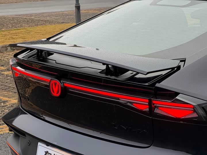 Фото 9 - Changan UNI-V