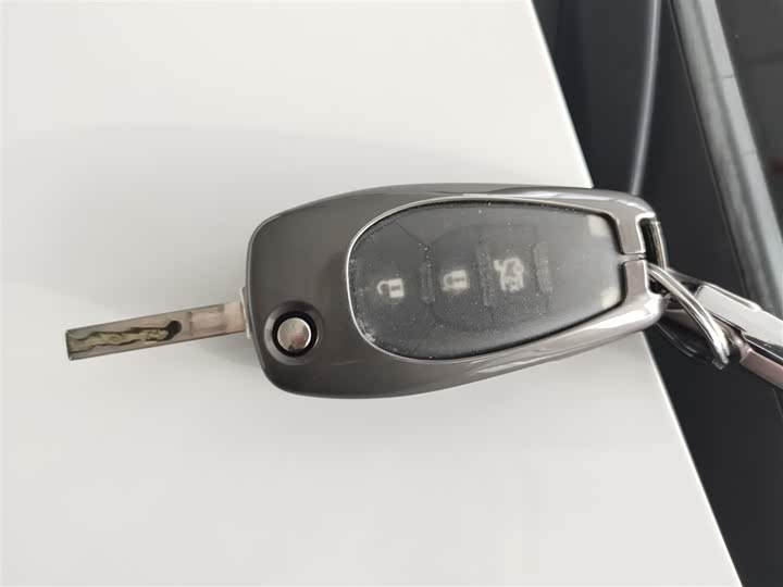 Фото 9 - Chevrolet Onix (Cavalier)