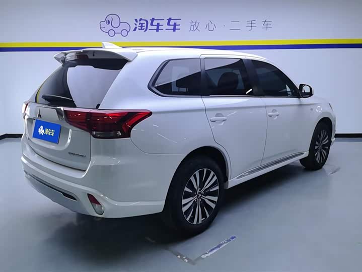 Фото 3 - Mitsubishi Outlander